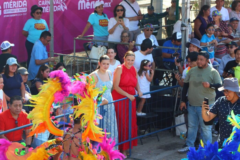 Reconoce y agradece Cecilia Patrón a elementos de la policía y servicios públicos de Mérida por hacer el carnaval familiar y seguro