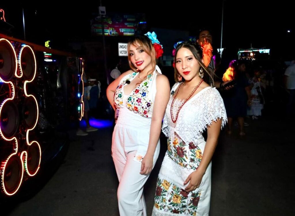 El Carnaval de Kanasín 2026 rinde vibrante tributo a la identidad yucateca / Edwin Bojórquez y su esposa Raquel Balam Rocha