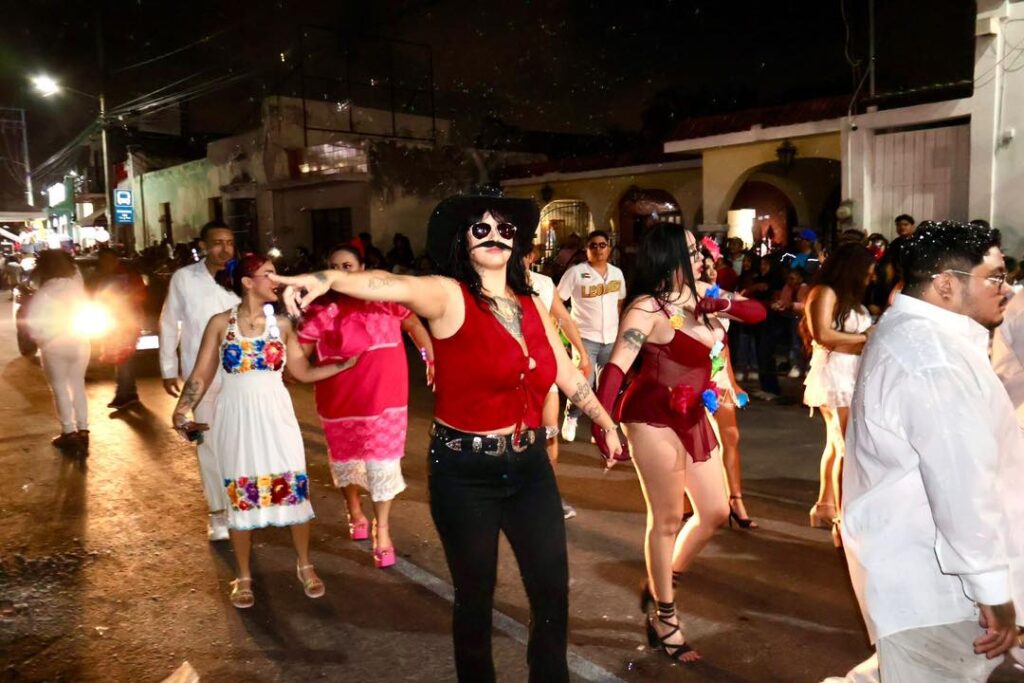 El Carnaval de Kanasín 2026 rinde vibrante tributo a la identidad yucateca / Edwin Bojórquez y su esposa Raquel Balam Rocha