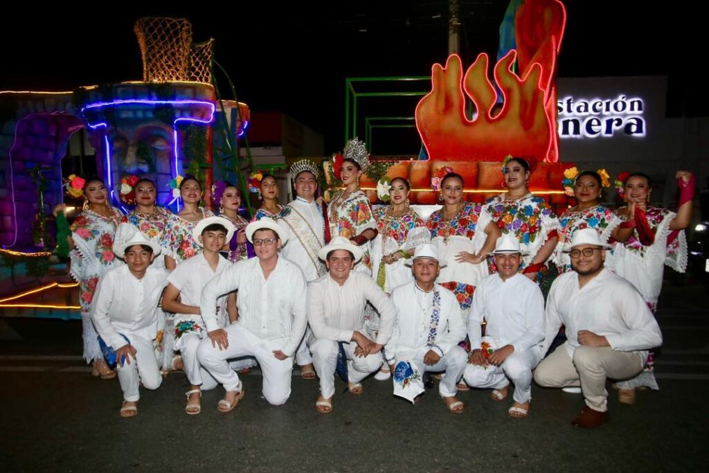 El Carnaval de Kanasín 2026 rinde vibrante tributo a la identidad yucateca / Edwin Bojórquez y su esposa Raquel Balam Rocha