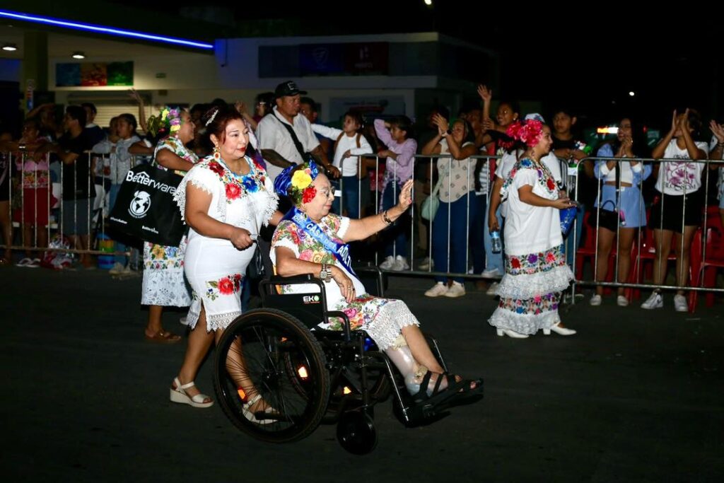 El Carnaval de Kanasín 2026 rinde vibrante tributo a la identidad yucateca / Edwin Bojórquez y su esposa Raquel Balam Rocha