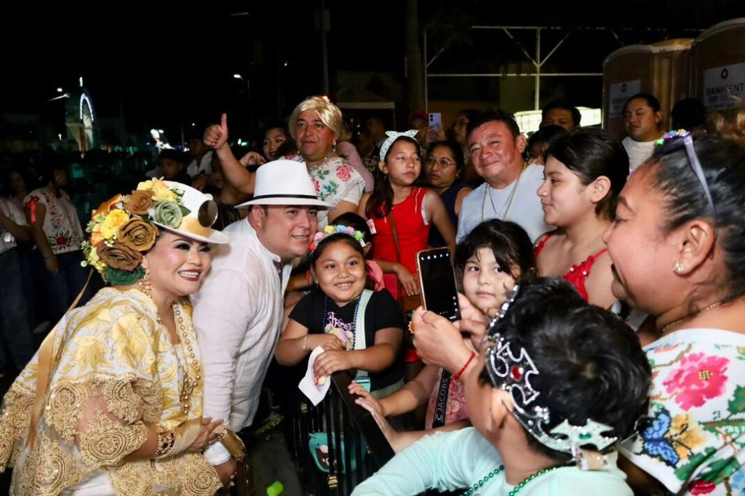 El Carnaval de Kanasín 2026 rinde vibrante tributo a la identidad yucateca / Edwin Bojórquez y su esposa Raquel Balam Rocha