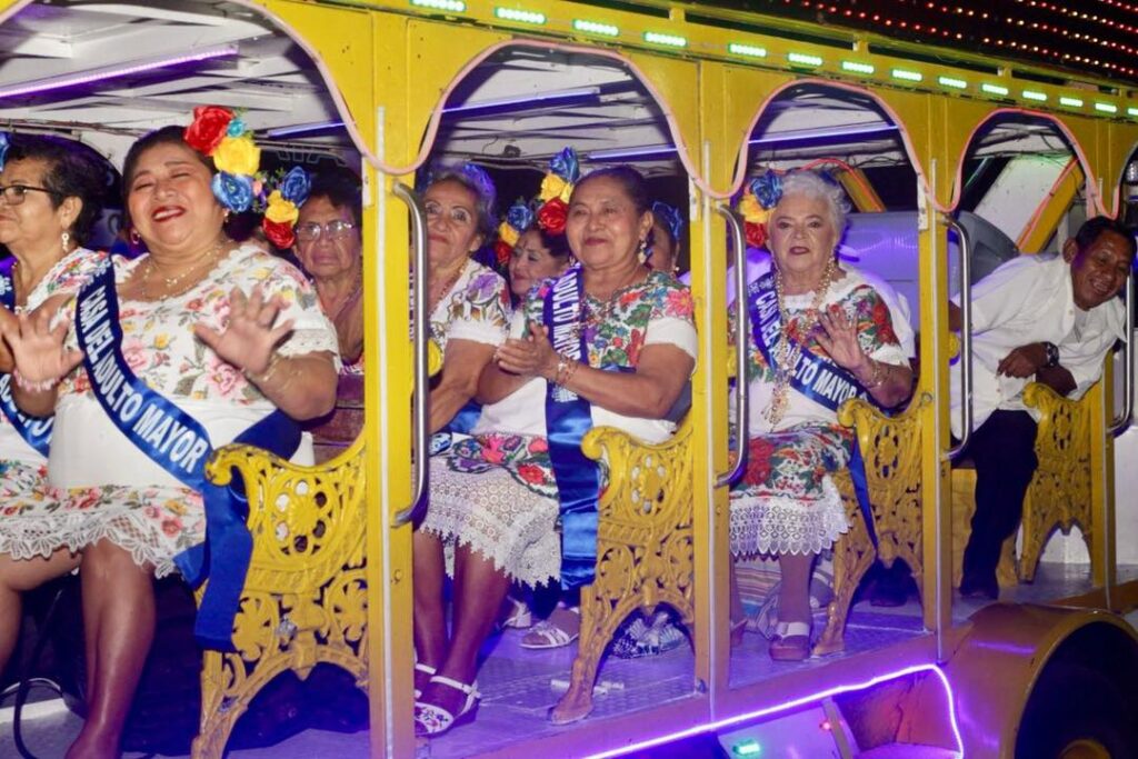 El Carnaval de Kanasín 2026 rinde vibrante tributo a la identidad yucateca / Edwin Bojórquez y su esposa Raquel Balam Rocha