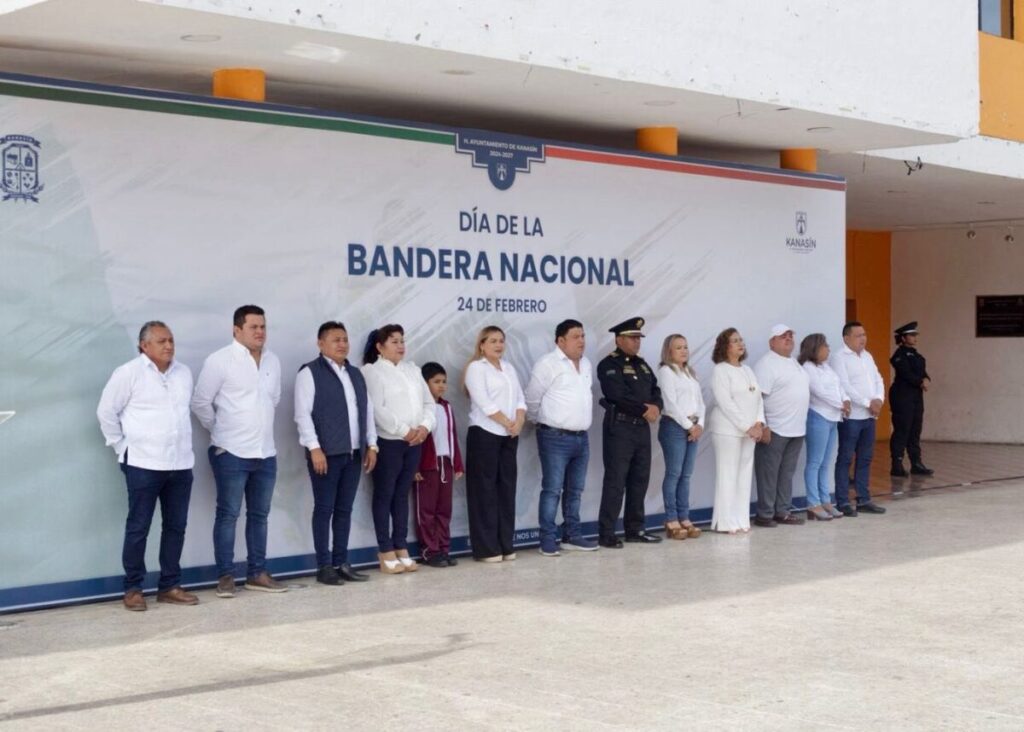 El alcalde Edwin Bojórquez Ramírez conmemora el Día de la Bandera con valores cívicos y unidad en Kanasín