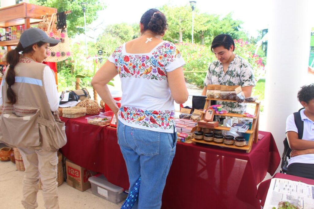Joaquín Díaz Mena inaugura el Mercado Renacer del Campo Yucateco en Mérida para impulsar la economía local