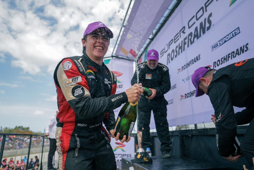 Gobernador Joaquín Díaz Mena encabeza premiación de la Súper Copa Roshfrans en el Autódromo de Yucatán 