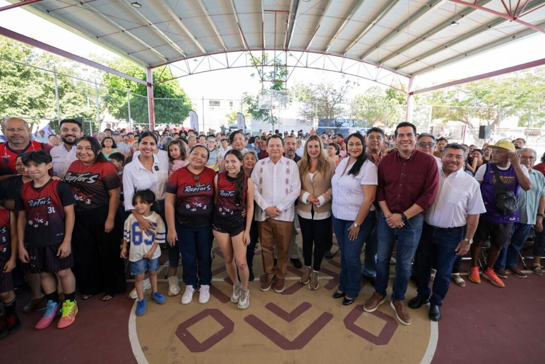 Joaquín Díaz Mena entrega en Pacabtún domo nuevo para el parque 