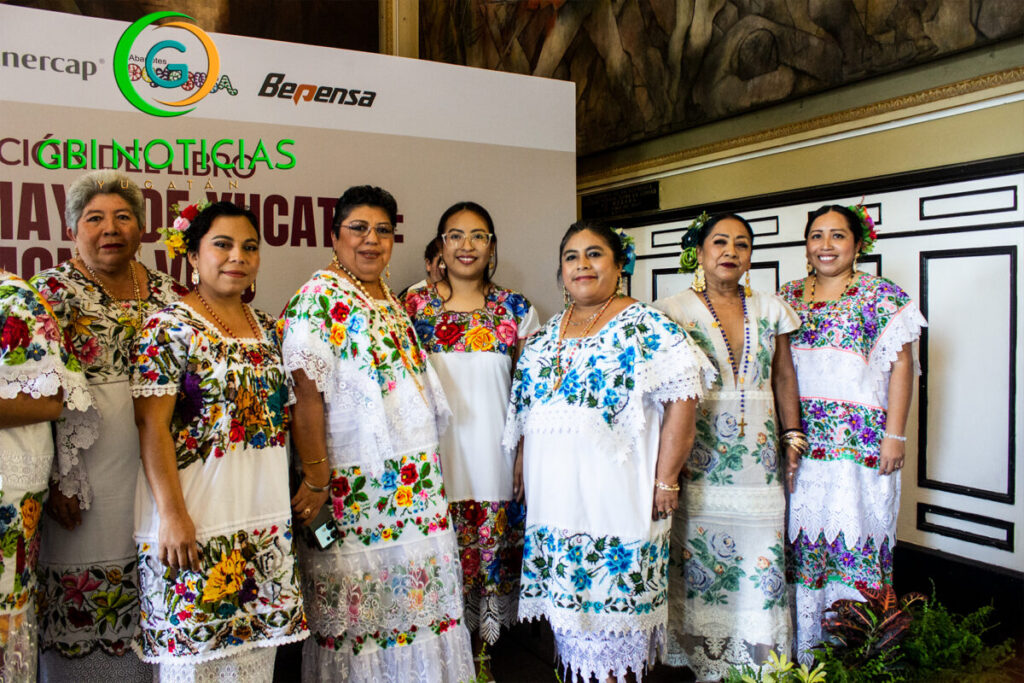 Renacimiento Maya presenta libro "El bordado maya de Yucatán: Patrimonio vivo" / Joaquín Díaz Mena