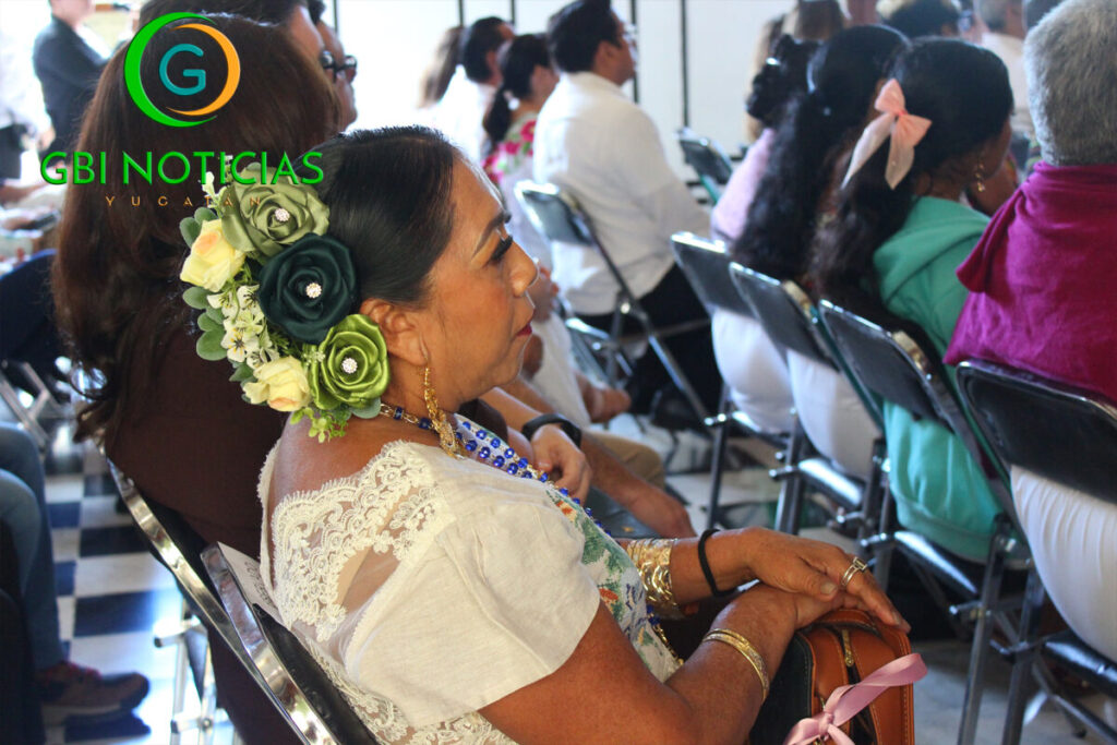 Renacimiento Maya presenta libro "El bordado maya de Yucatán: Patrimonio vivo" / Joaquín Díaz Mena