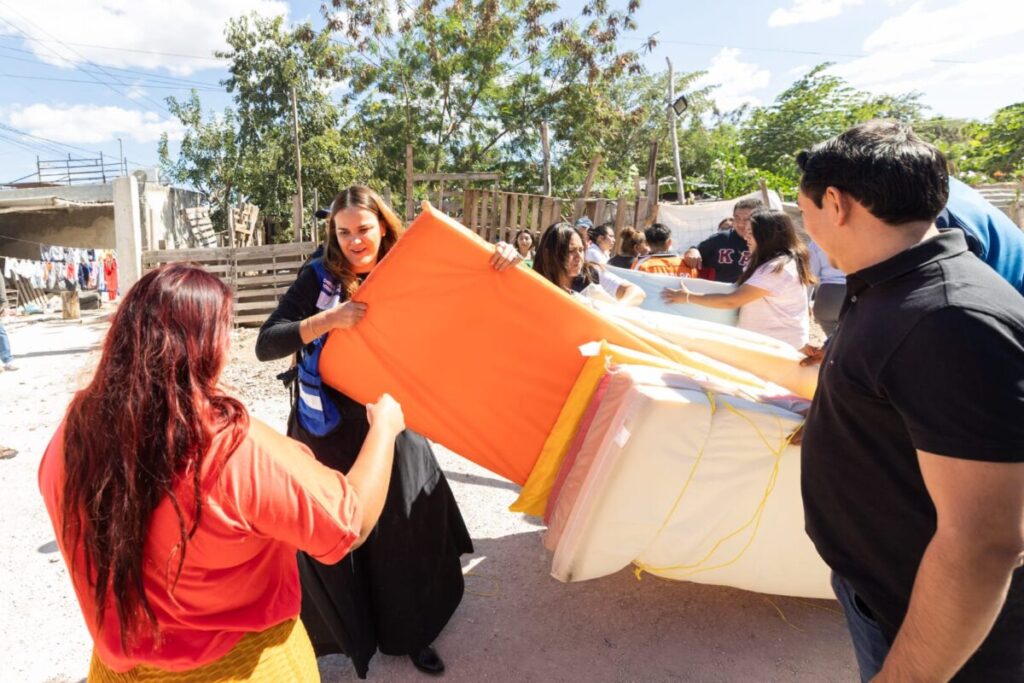 Alcaldesa Cecilia Patrón supervisa refugio temporal por heladez en Mérida