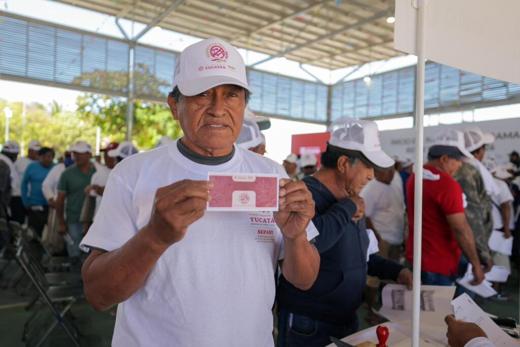 Joaquín Díaz Mena / Renacimiento Maya inicia la entrega del programa Respeto la Veda 2026 en beneficio de pescadores