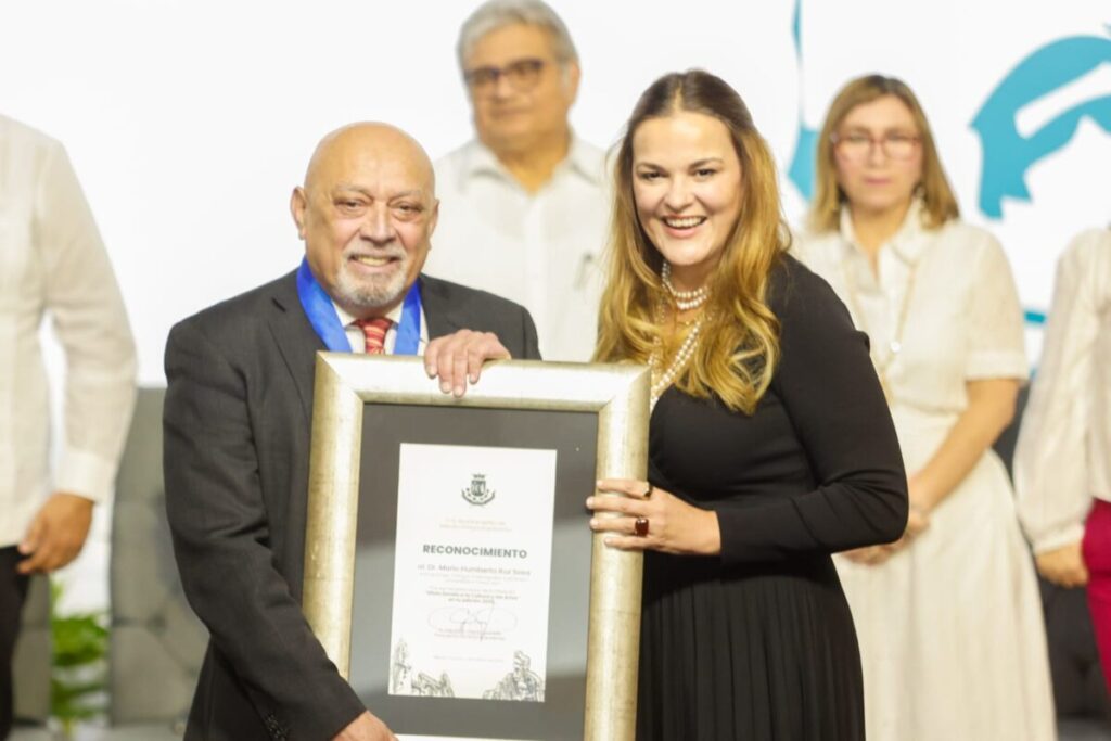 Entrega de la Medalla Silvio Zavala 2026 a Mario Ruz Sosa por Cecilia Patrón