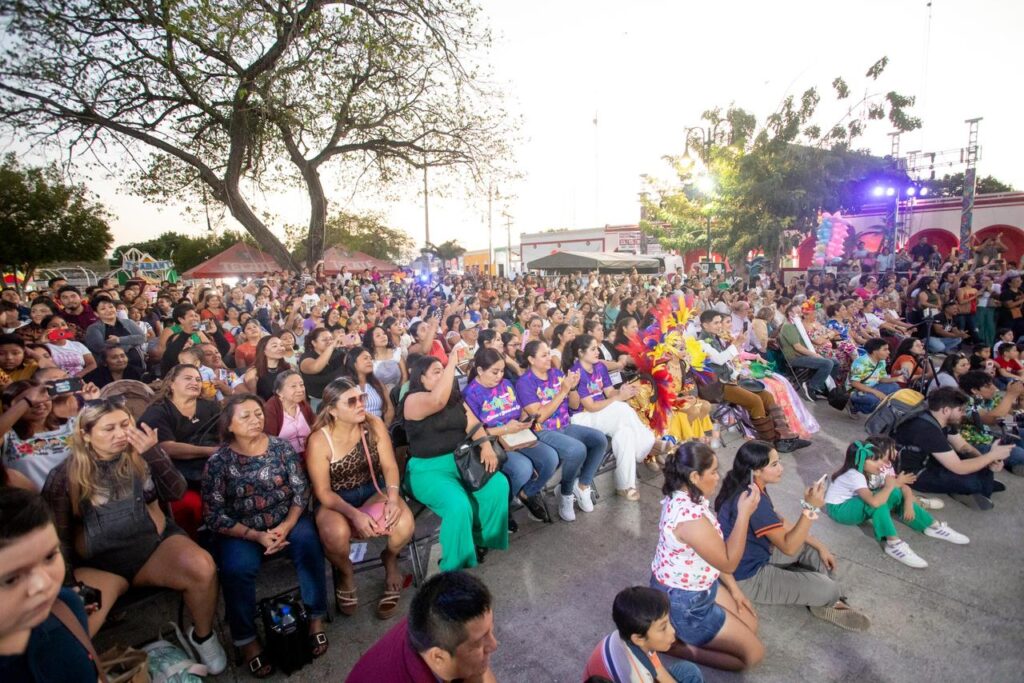 Carnaval Umán 2026 llena de color y tradición al municipio con la Coronación de Reyes