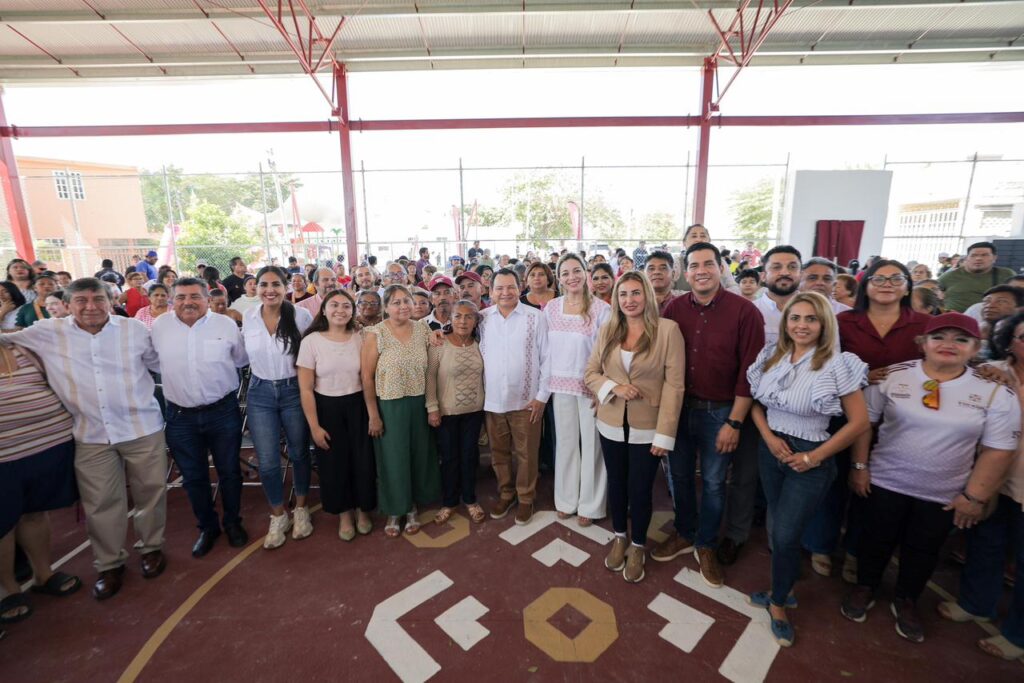 El Gobernador Joaquín Díaz Mena entrega domo y rehabilita cancha en Fovissste Morelos de Mérida
