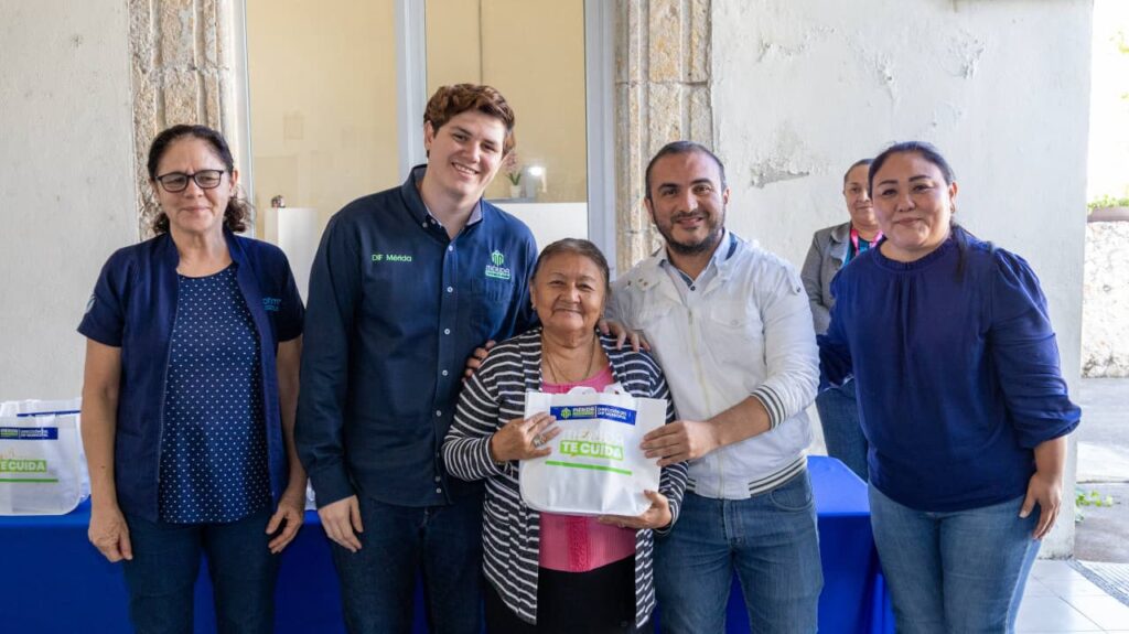 Entregan 37 auxiliares auditivos que rompen barreras de comunicación.