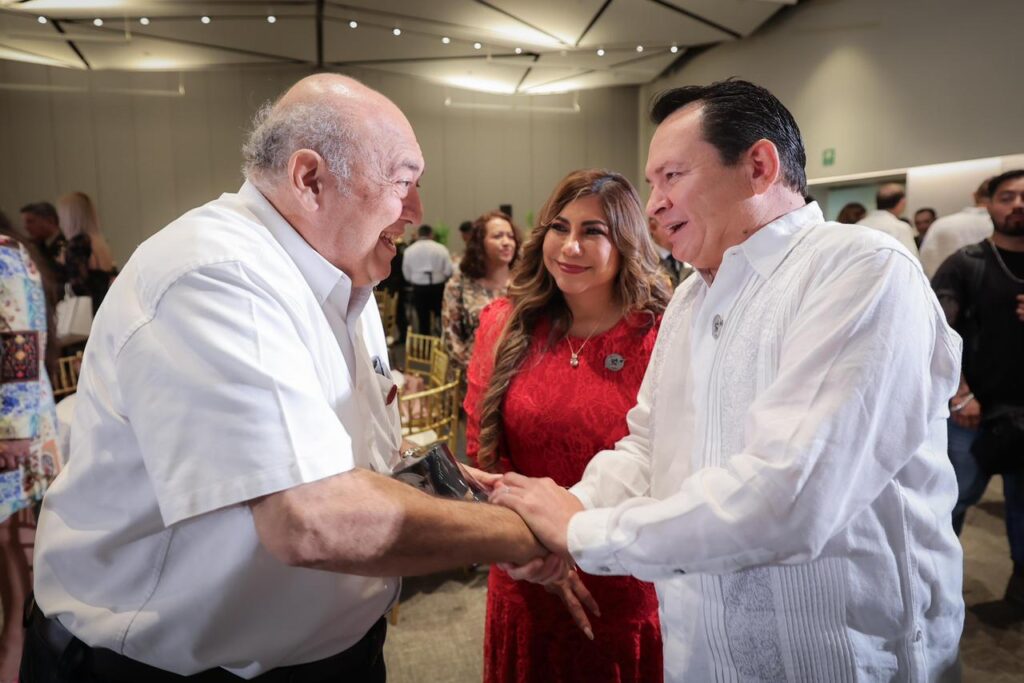 Yucatán y el Renacimiento Maya reconocen la disciplina y servicio del Ejército Mexicano / Jaoquín "Huacho" Díaz Mena