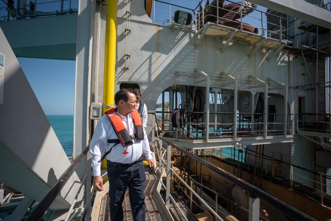 Joaquín Díaz Mena supervisa la fase final de ampliación del Puerto de Altura de Progreso, Yucatán