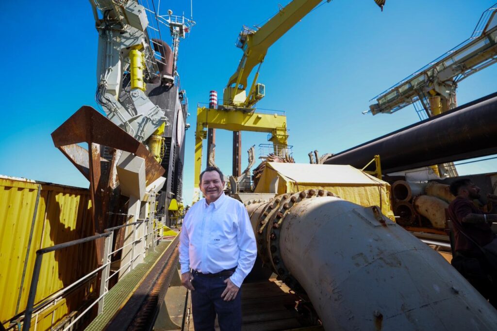 Joaquín Díaz Mena supervisa la fase final de ampliación del Puerto de Altura de Progreso, Yucatán