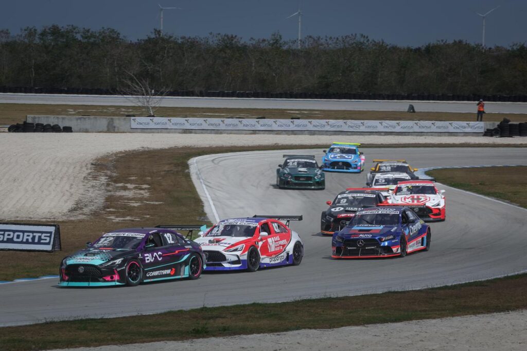 Gobernador Joaquín Díaz Mena encabeza premiación de la Súper Copa Roshfrans en el Autódromo de Yucatán 