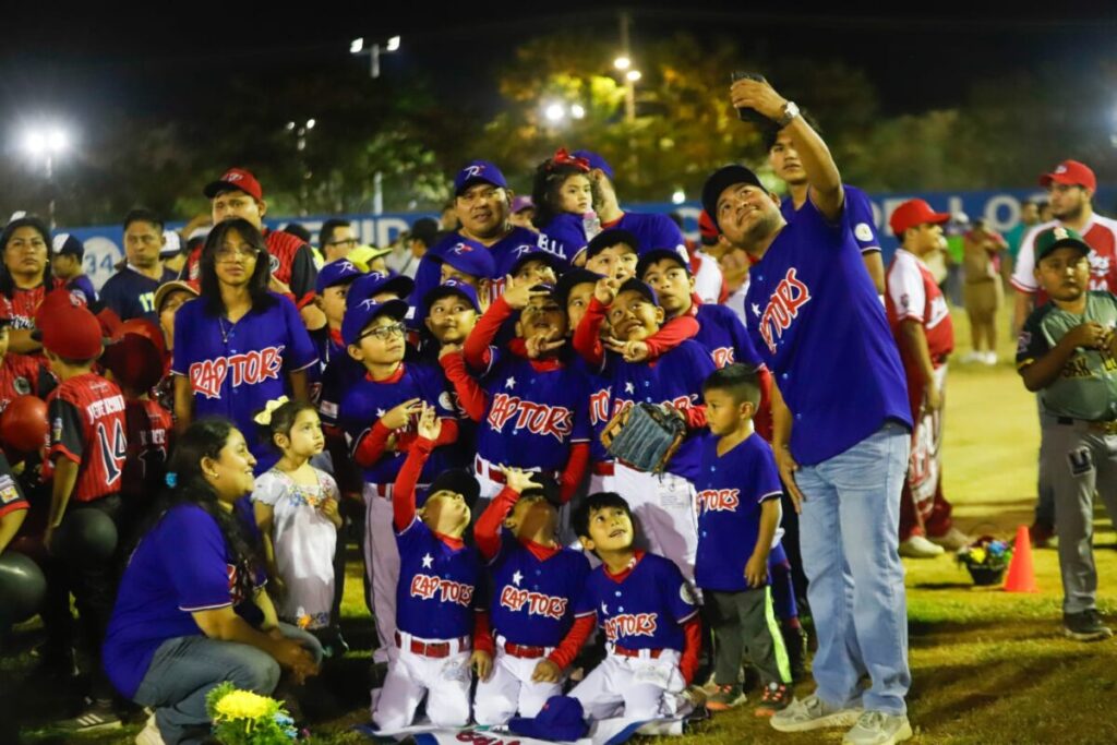 Cecilia Patrón impulsa el deporte con iluminación LED en unidades deportivas