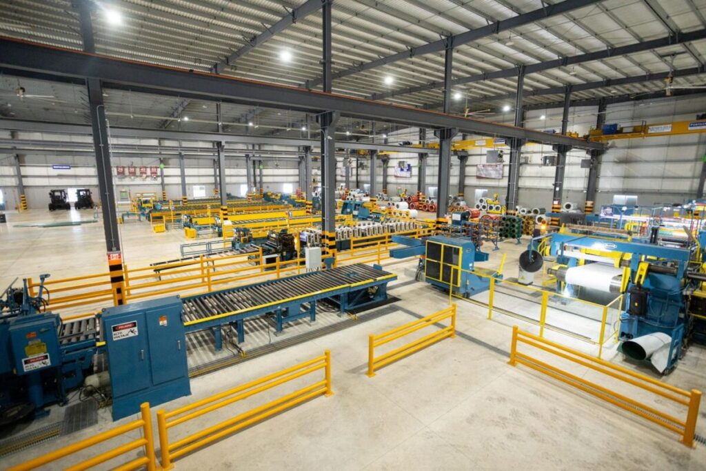 Sauri Maradiaga estuvo acompañada por la directora del DIF Umán, Paloma Montero