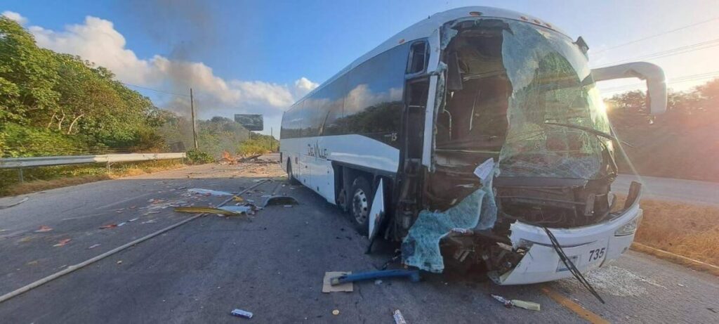 La carretera Tulum–Playa del Carmen es una de las más transitadas del país.
