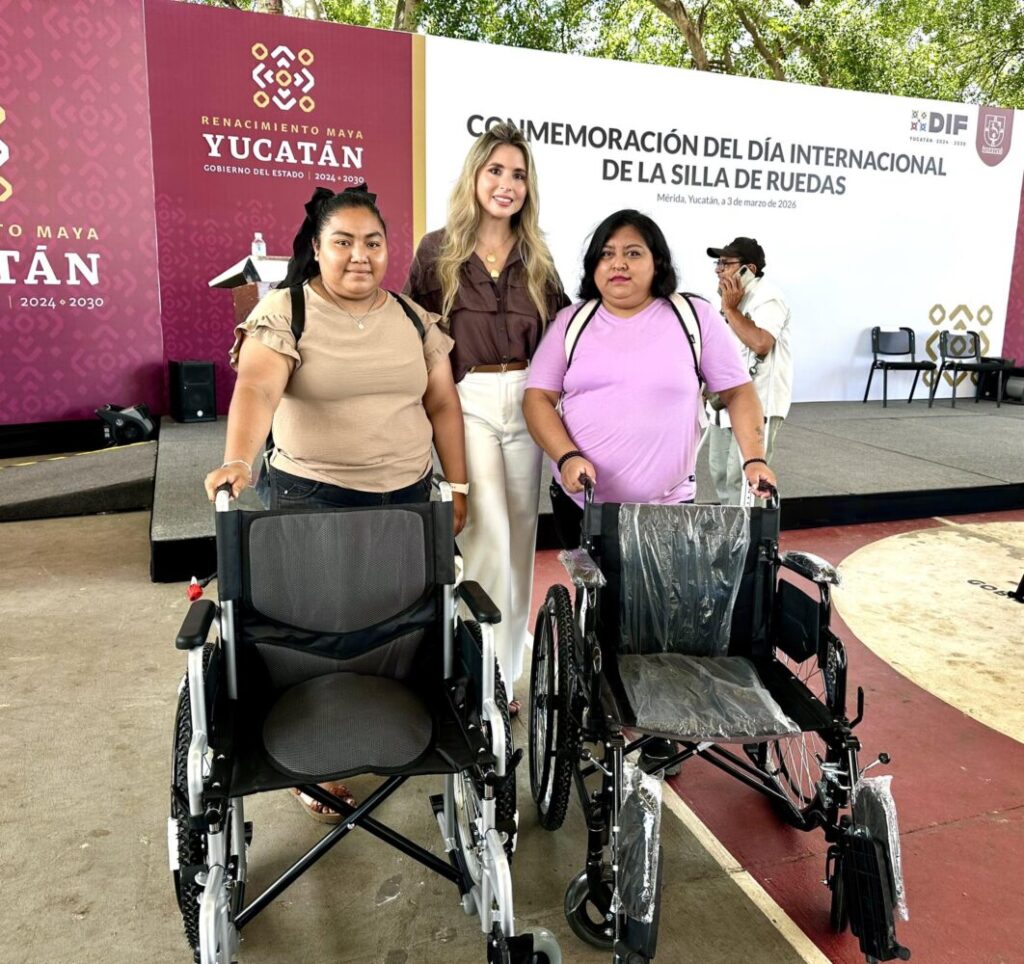 Entrega de sillas de ruedas en el Distrito XIV Yucatán