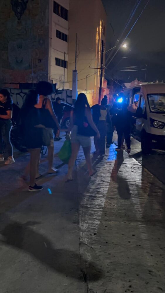 Rescatan a 39 mujeres víctimas de presunta trata y explotación sexual en bar de Cancún, Quintana Roo