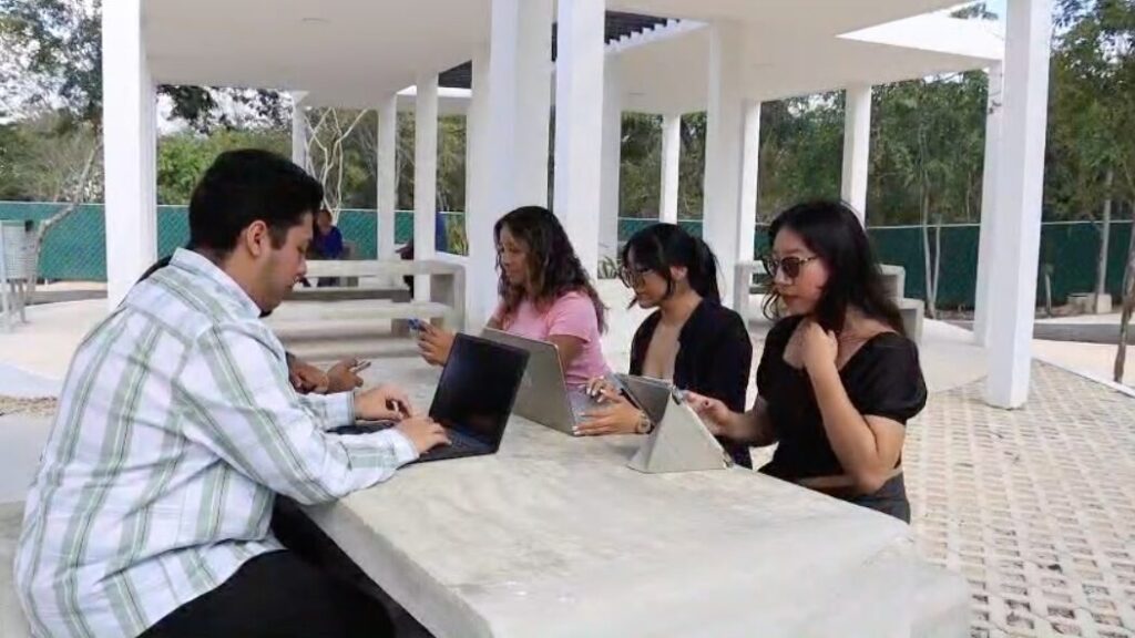 Cecilia Patrón Laviada presenta primer programa universitario del Ayuntamiento de Mérida para mujeres meridanas