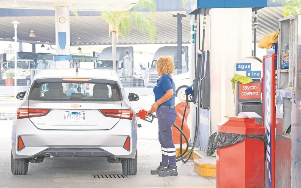 La Presidenta Claudia Sheinbaum logra extender acuerdo para mantener gasolina Magna en 24 pesos en México