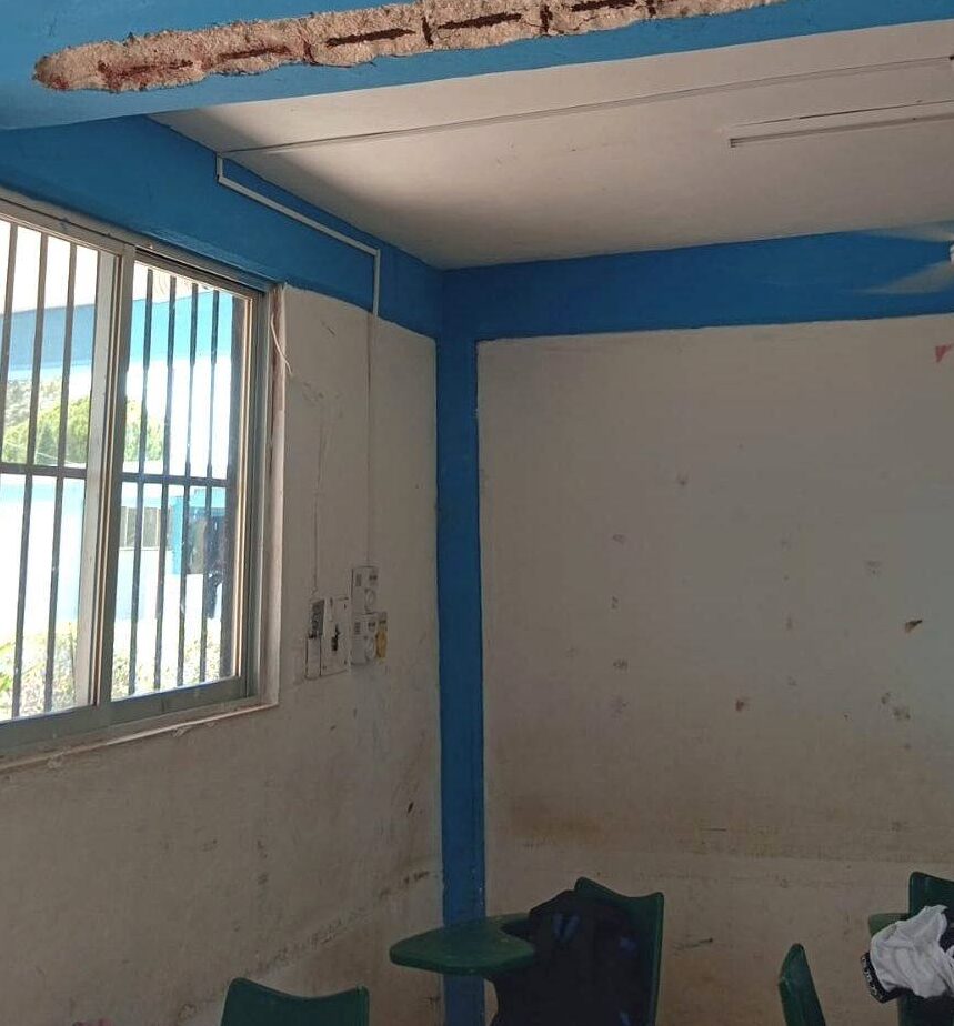 Caída de plafón provoca movilización en secundaria de Kinchil, Yucatán 