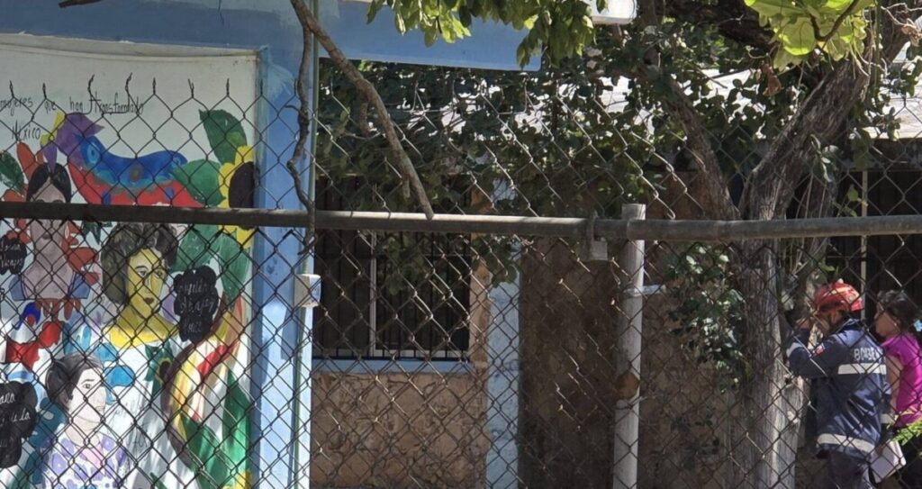 Caída de plafón provoca movilización en secundaria de Kinchil, Yucatán 