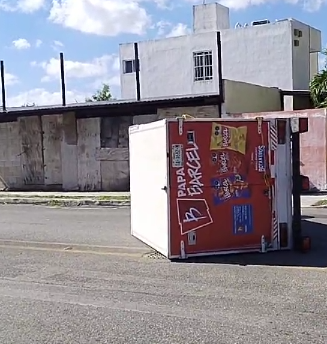 Increíble volcadura en Ciudad Caucel tras choque: sin lesionados de gravedad