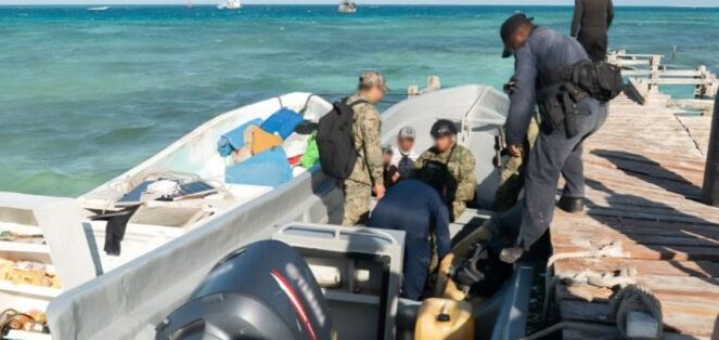 Detienen a tres pescadores furtivos en Arrecife Alacranes por extracción de caracol rosado