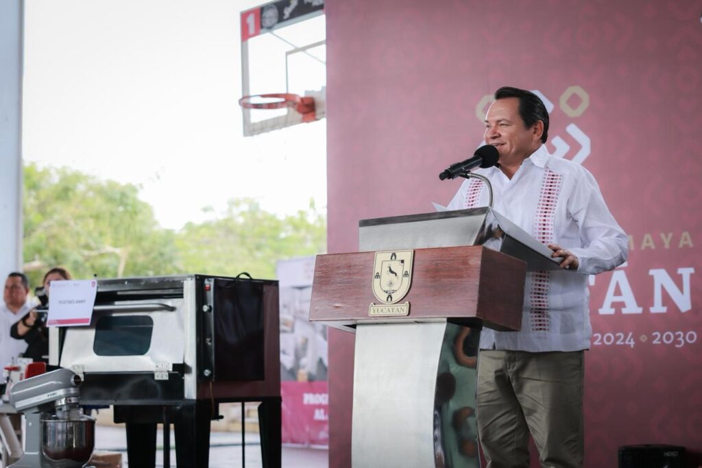 Renacimiento Maya impulsa el autoempleo en Yucatán: Gobierno entrega herramientas y maquinaria a más de 100 proyectos productivo