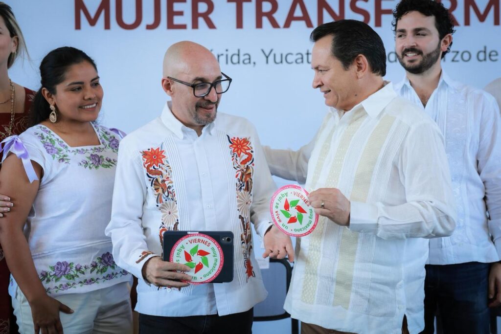 Gobierno entrega más de 1.7 millones de pesos en créditos para mujeres emprendedoras en Yucatán