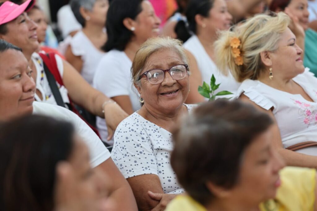 Cecilia Patrón Laviada fortalece la salud y economía de las mujeres con entrega de lentes gratuitos del programa "Ver Mejor"