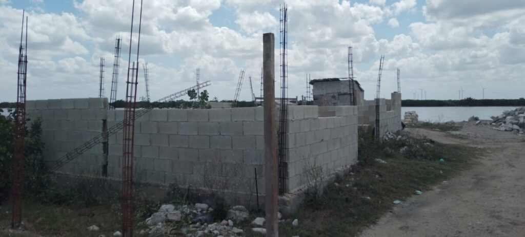La Profepa clausura obras ilegales en manglares de Chicxulub Puerto, Progreso; se asegura maquinaria y frena daños ambientales