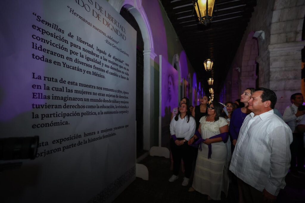 Iluminación morada del Palacio de Gobierno de Yucatán por el Día Internacional de la Mujeres 2026