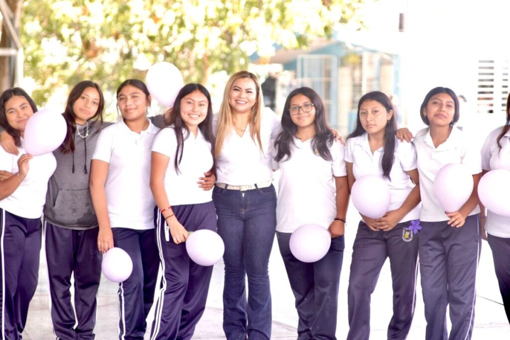 Raquel Balam Rocha promueve el empoderamiento de la mujer en las jovenes de Kanasín rumbo al 8M 