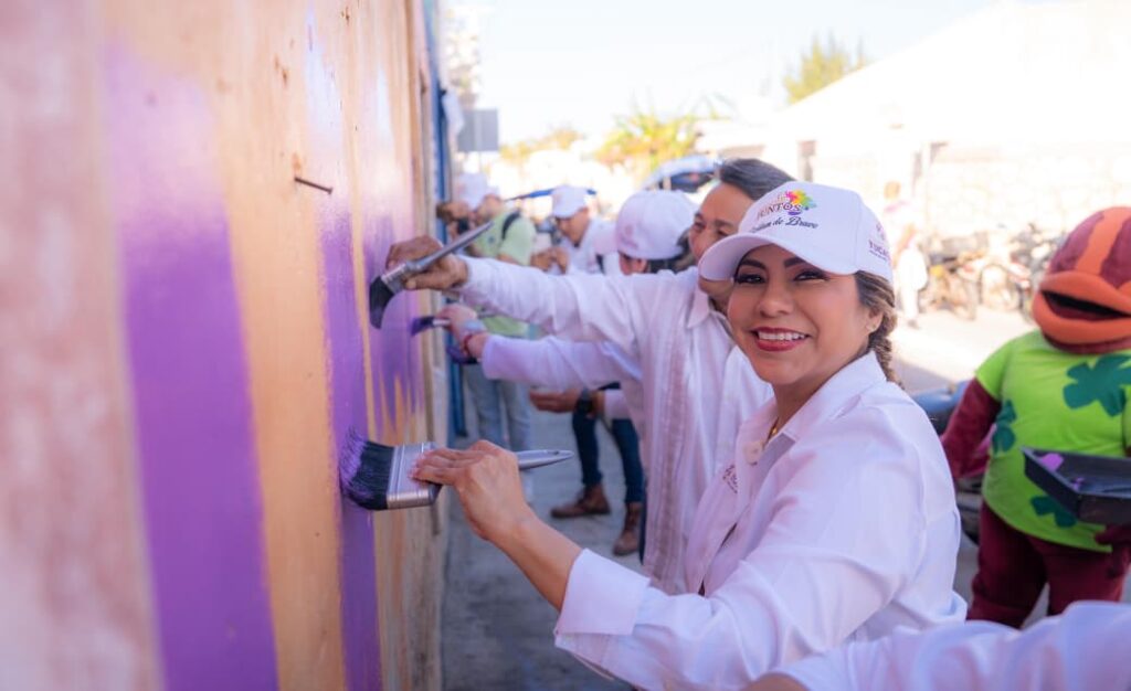 Inicio del programa Pintemos Juntos en Dzilam de Bravo con Wendy Méndez Naal
