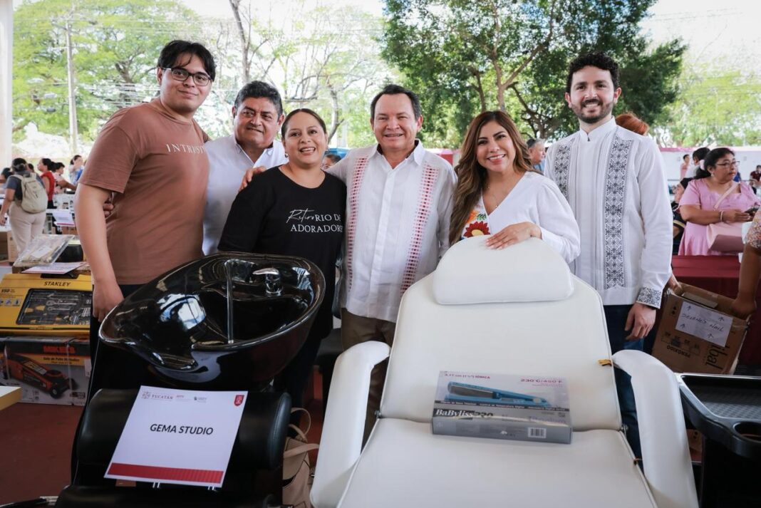 Renacimiento Maya impulsa el autoempleo en Yucatán: Gobierno entrega herramientas y maquinaria a más de 100 proyectos productivo