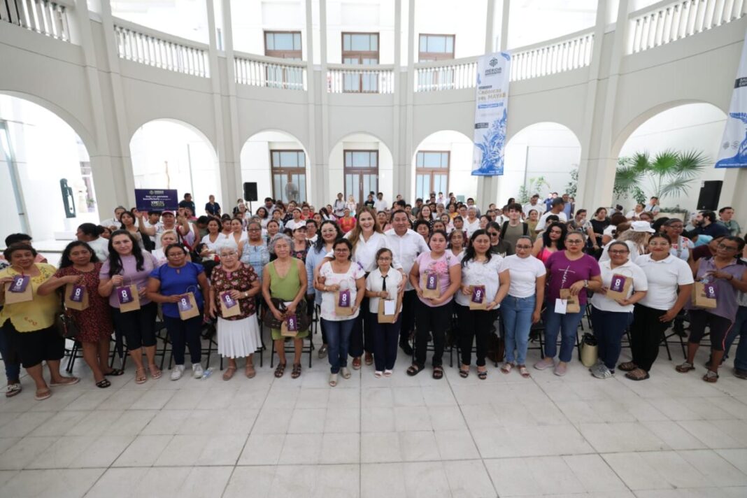 Cecilia Patrón Laviada fortalece la salud y economía de las mujeres con entrega de lentes gratuitos del programa 