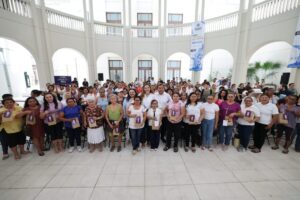 Cecilia Patrón Laviada fortalece la salud y economía de las mujeres con entrega de lentes gratuitos del programa "Ver Mejor"