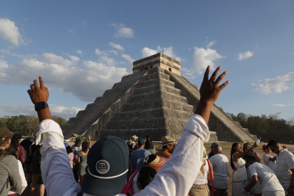Chichén Itzá 2026: Horarios, accesos y servicios para el fenómeno arqueoastronómico del año.