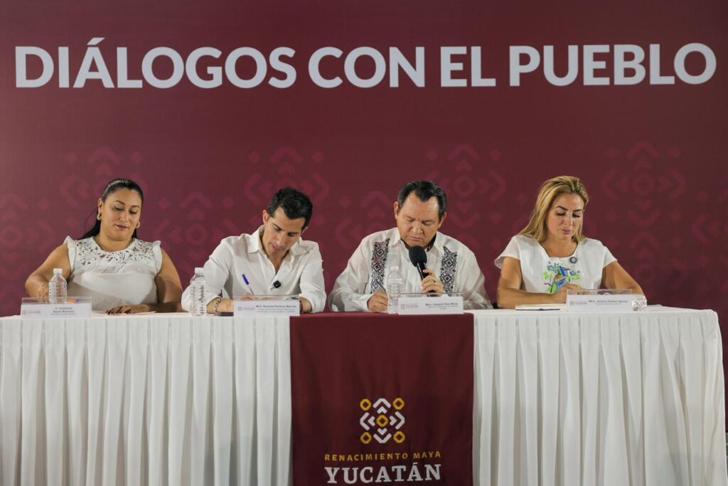 Diálogos con el Pueblo; El Gobernador Joaquín Díaz Mena escucha y atiende las necesidades de las vecinas de la Vergel III en Mérida