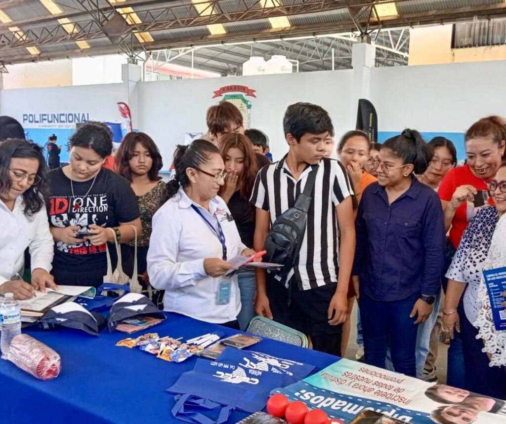 El H. Ayuntamiento de Kanasín acerca opciones educativas a jóvenes con Feria Vocacional Universitaria