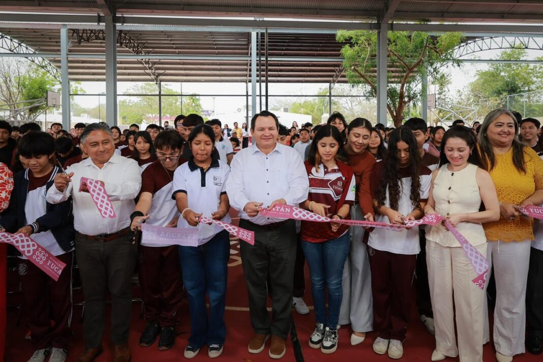 El Gobernador Joaquín Díaz Mena mejora condiciones para la educación de la comisaría Dzununcán, Mérida