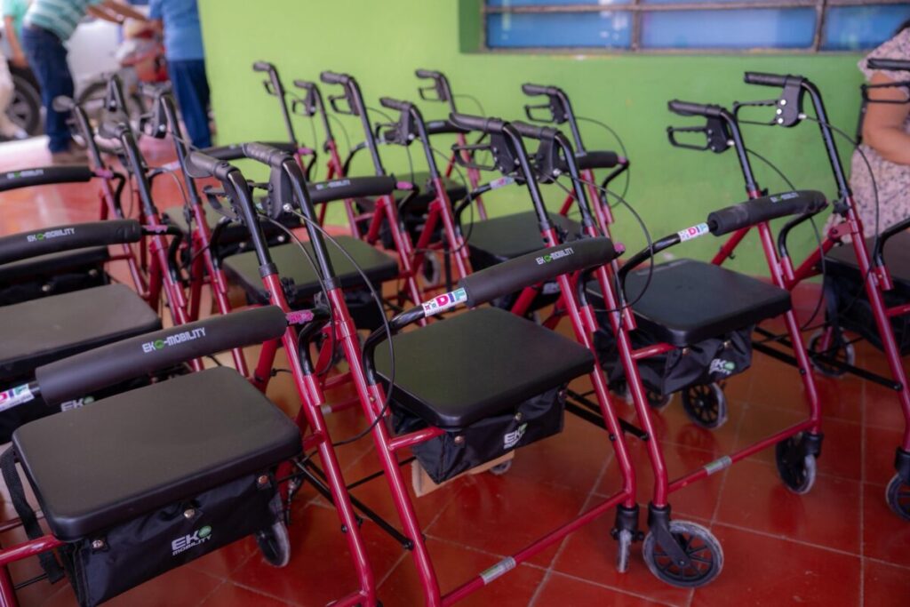 DIF Yucatán recorre comunidades y transforma vidas con entrega de apoyos funcionales / Mtra. Wendy Médez Naal 