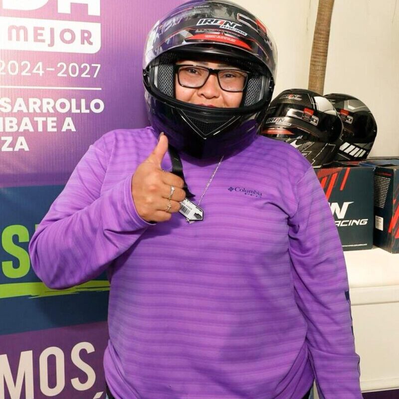 Entrega de cascos certificados programa Chambea Seguro Mérida 2026